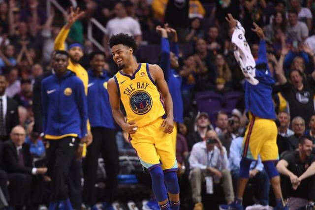 热刺在客场以1-0战胜切尔西，彭德斯失误导致乌龙
